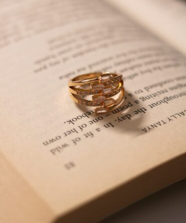 A timeless gold ring that captures elegance and intellect — where craftsmanship meets classic charm.