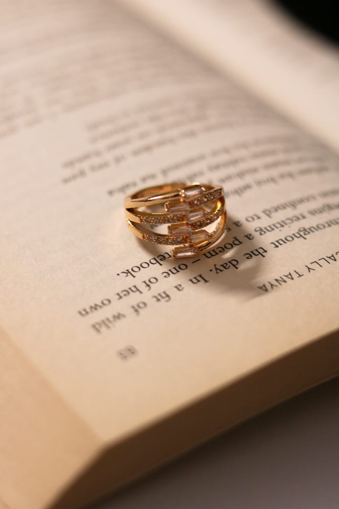 A timeless gold ring that captures elegance and intellect — where craftsmanship meets classic charm.
