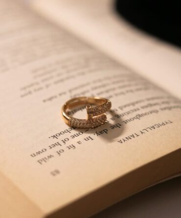 A gold ring of timeless elegance, adorned with dazzling stones