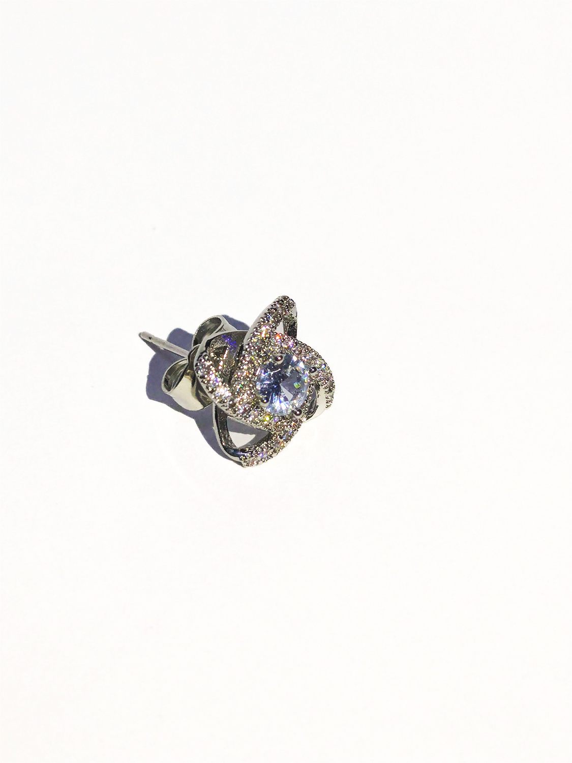 Cool light blue brilliance with timeless elegance - Image 5