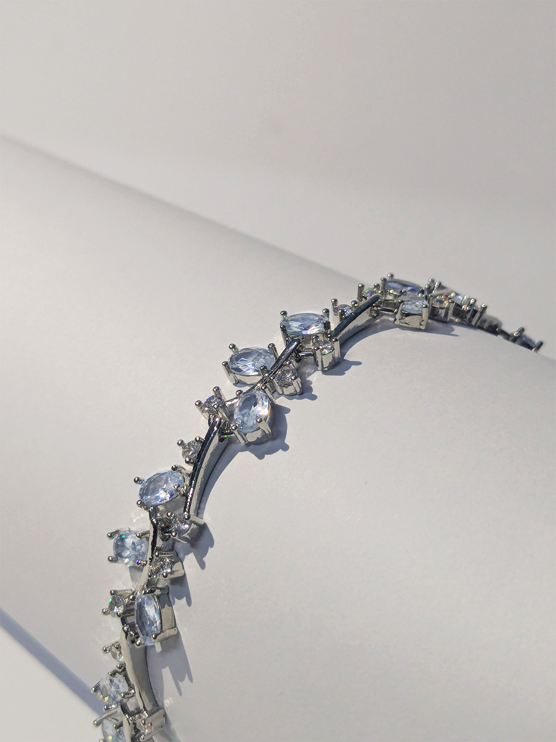 Cool light blue brilliance with timeless elegance - Image 7